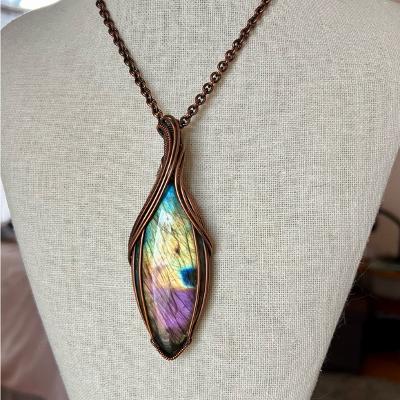 Spectacular Labradorite and Copper Weave Pendant - Picture 1 of 6